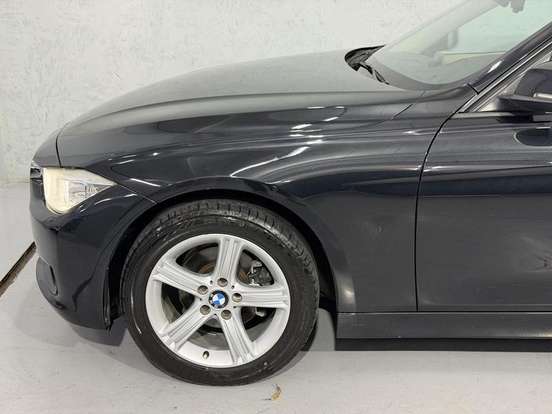 BMW-320i-2015