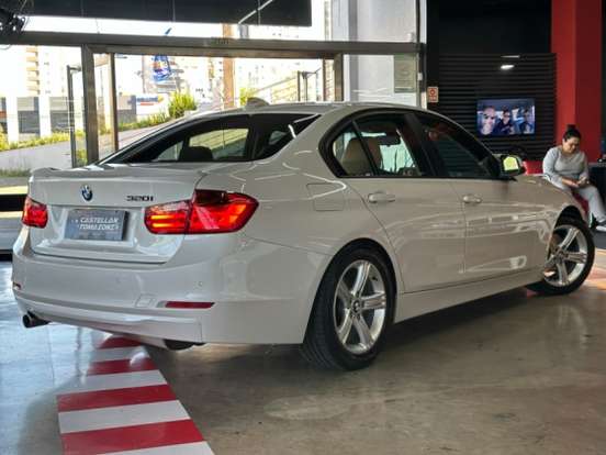 BMW-320i-2015