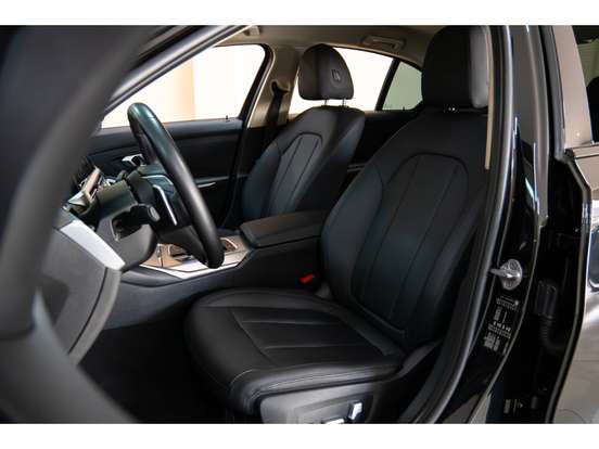 BMW-320i-2021