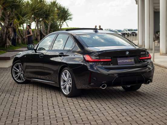 BMW-320i-2023