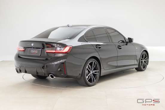 BMW-320i-2022