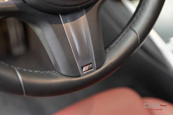 BMW-320i-2022