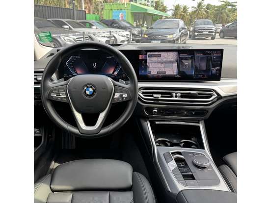 BMW-320i-2022