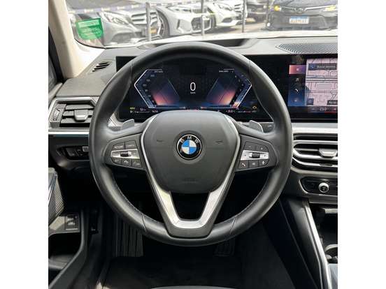 BMW-320i-2022