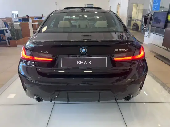 BMW-330e-2025