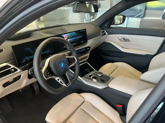 BMW-330e-2025