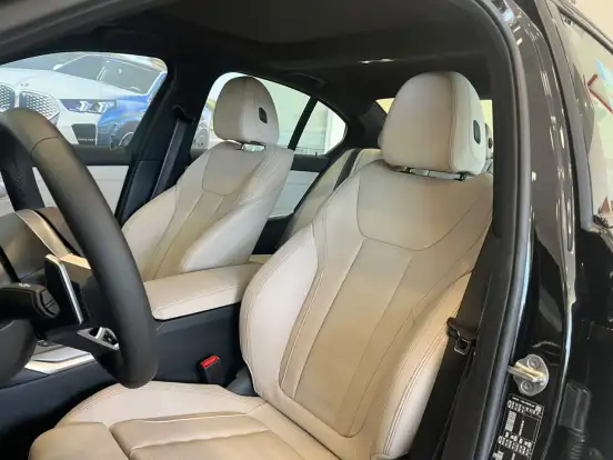 BMW-330e-2025