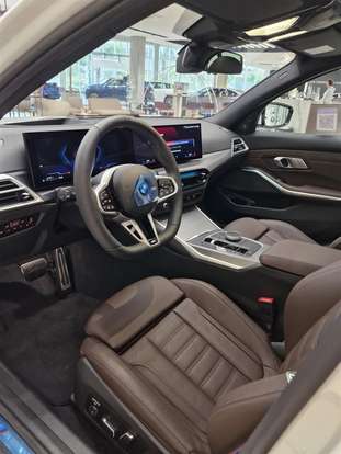 BMW-330e-2025