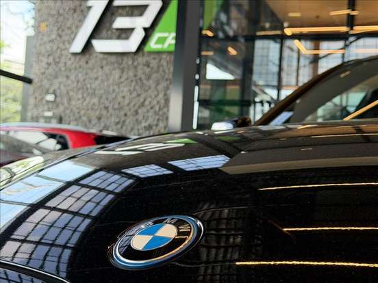BMW-330e-2023