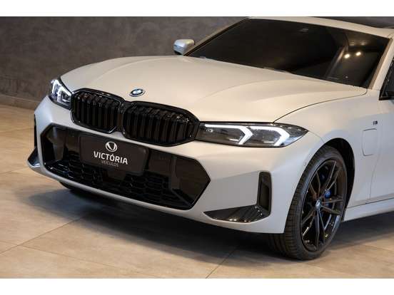BMW-330e-2.0 16V TURBO HÍBRIDO M SPORT AUTOMÁTICO BMW-330e-2024