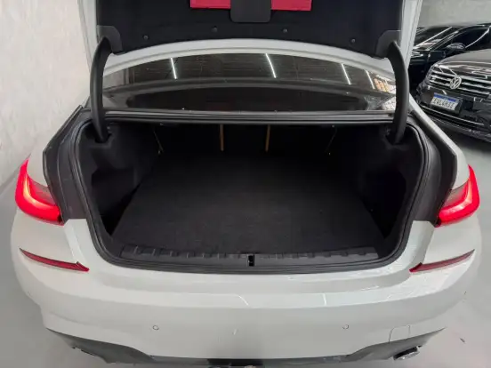 BMW-330i-2018