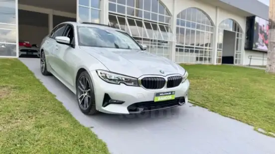 BMW-330i-2019