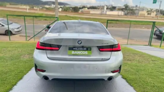 BMW-330i-2019