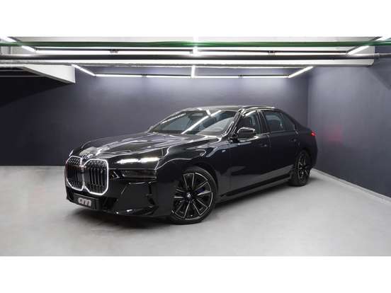 BMW-i7-2023