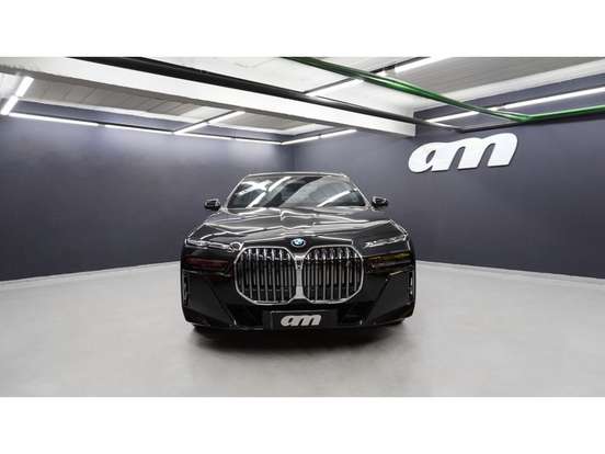 BMW-i7-2023