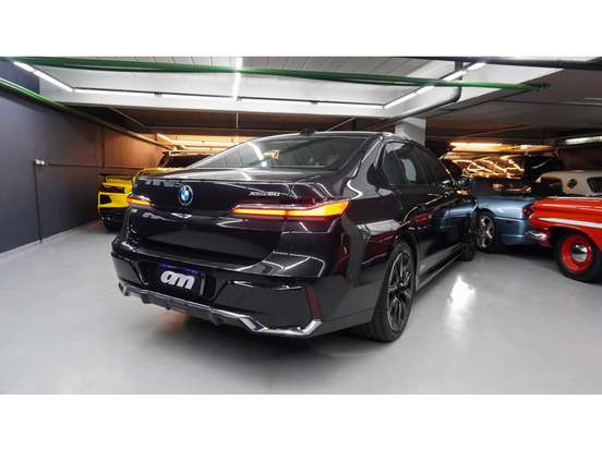 BMW-i7-2023