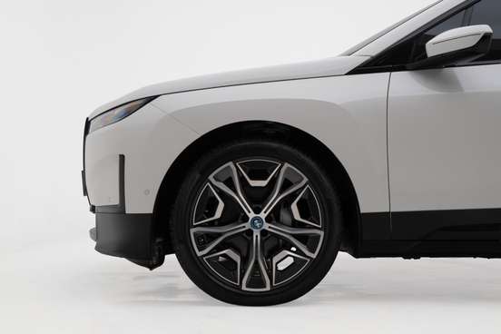 BMW-iX-2023