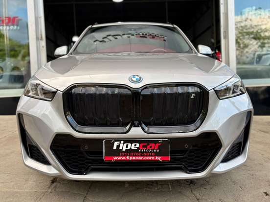 BMW-iX1-2023