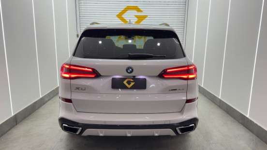 BMW-X5-2021