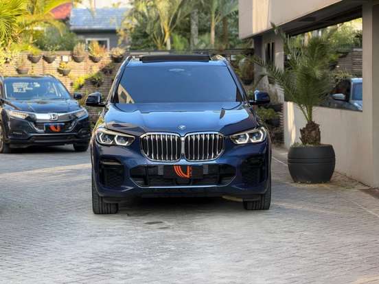 BMW-X5-2021