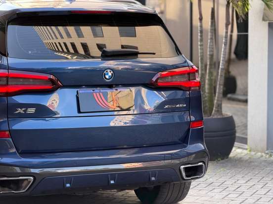 BMW-X5-2021