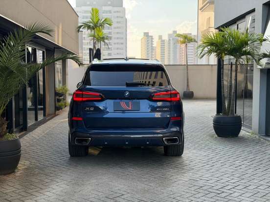 BMW-X5-2021