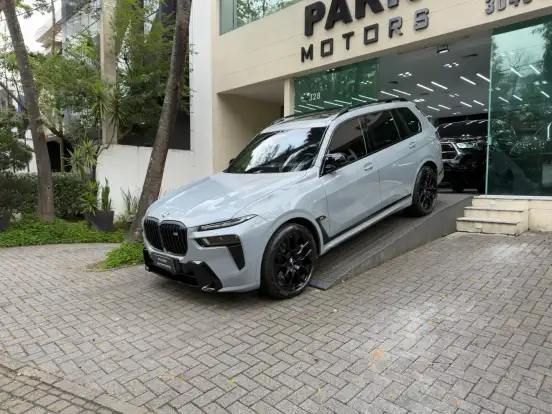 BMW-X7-2023