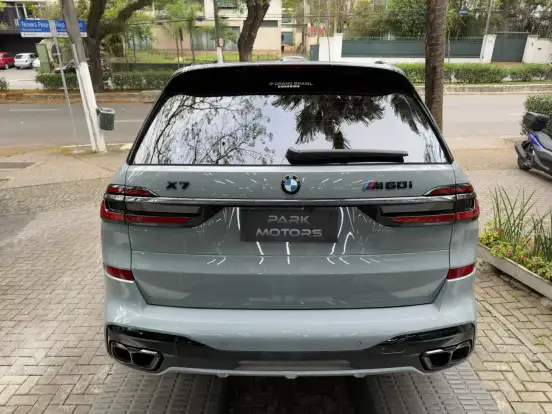 BMW-X7-2023