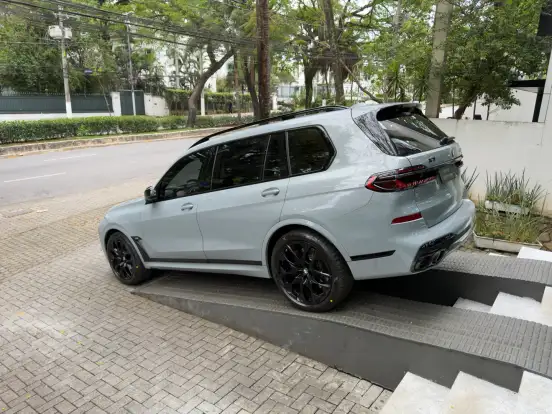 BMW-X7-4.4 V8 GASOLINA M60i STEPTRONIC BMW-X7-2023