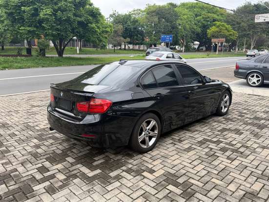 BMW-320i-2013