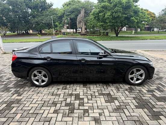 BMW-320i-2013