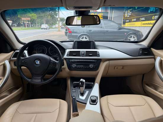 BMW-320i-2013