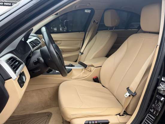BMW-320i-2013