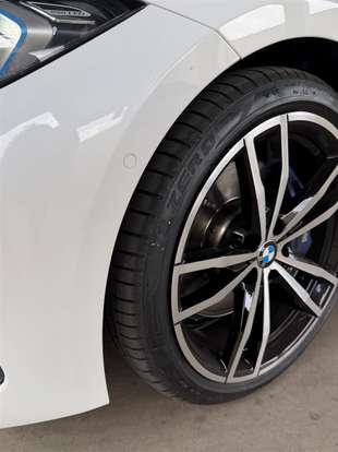 BMW-320i-2023