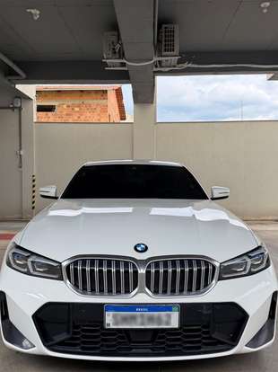 BMW-320i-2023