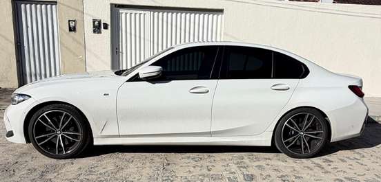 BMW-320i-2023