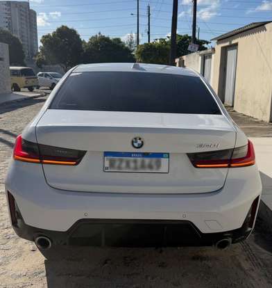 BMW-320i-2023