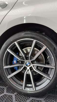 BMW-320i-2023
