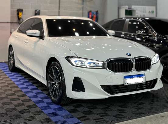 BMW-320i-2023