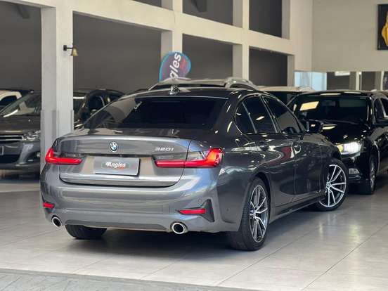 BMW-320i-2019