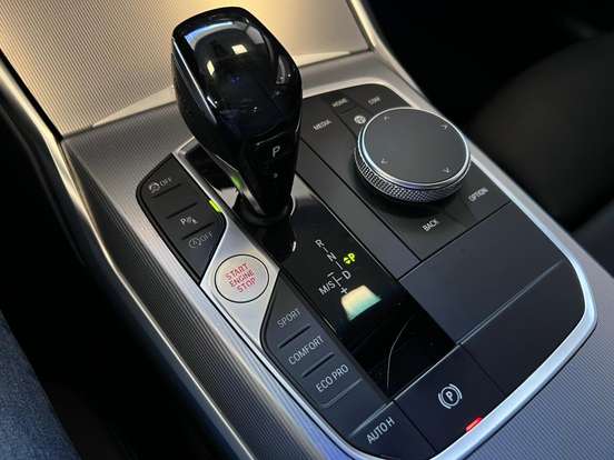 BMW-320i-2019