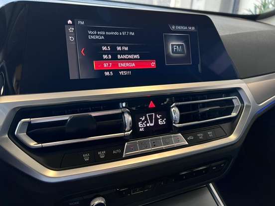 BMW-320i-2019