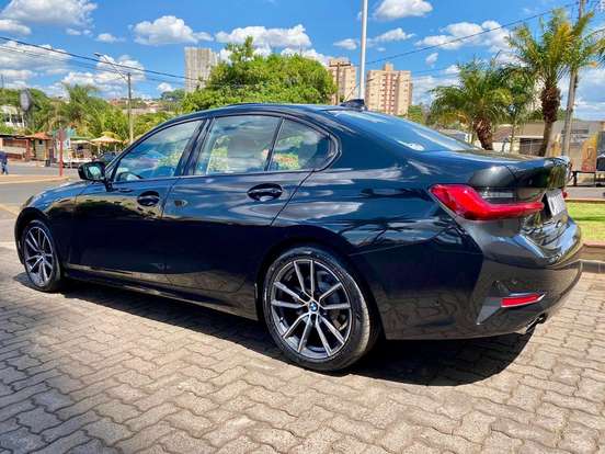 BMW-320i-2020