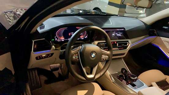 BMW-320i-2020