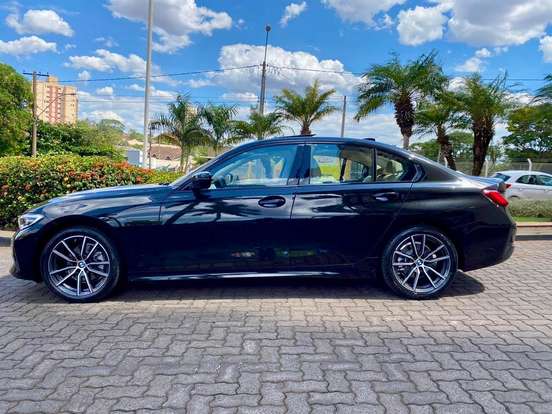 BMW-320i-2020