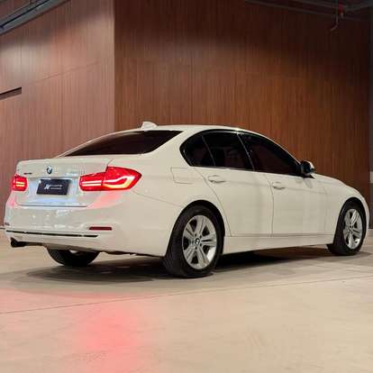 BMW-320i-2017