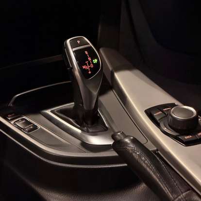 BMW-320i-2017