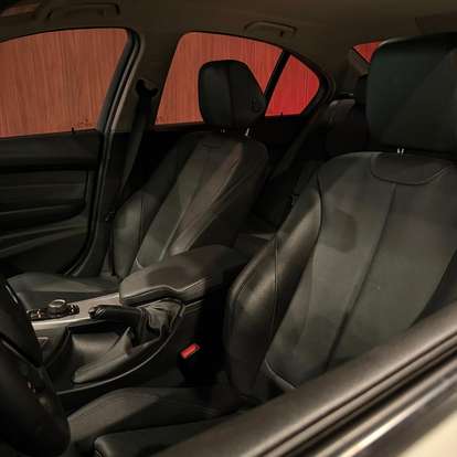 BMW-320i-2017