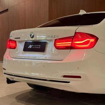 BMW-320i-2017