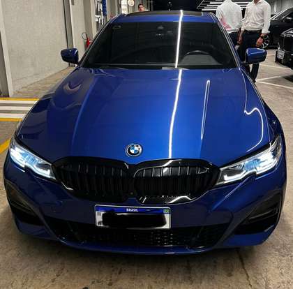 BMW-330e-2022